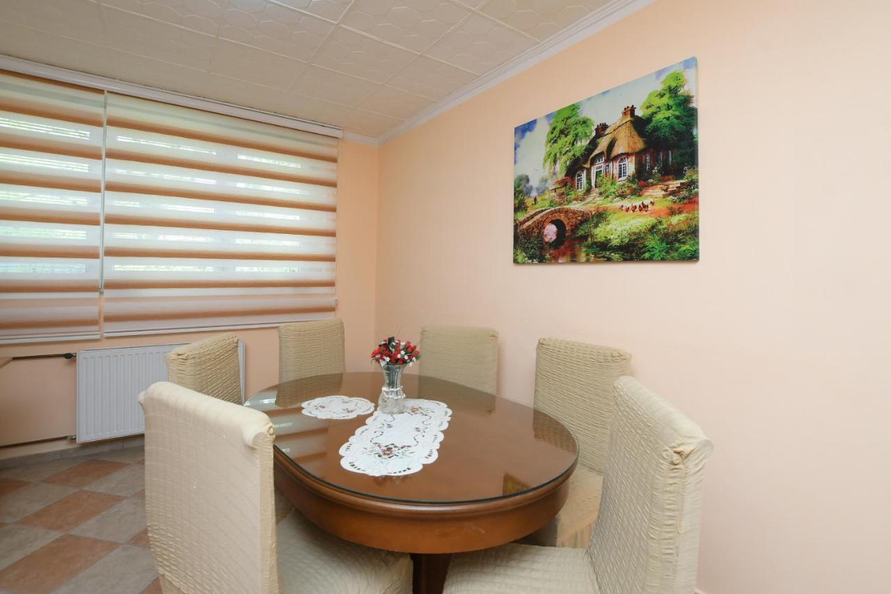 Apartman Aleksandar คลาโดโว ภายนอก รูปภาพ