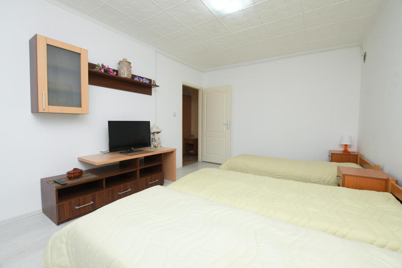 Apartman Aleksandar คลาโดโว ภายนอก รูปภาพ